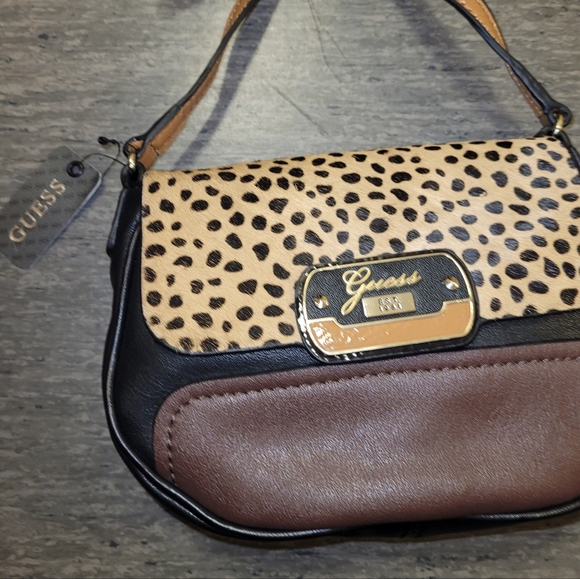 NWT Guess purse. Small. - Picture 3 of 8
